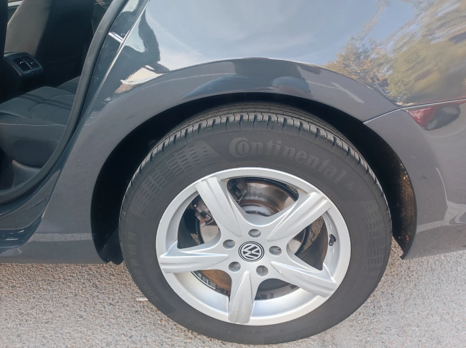 VW Golf 1.6 TDI, снимка 9 - Автомобили и джипове - 55965728