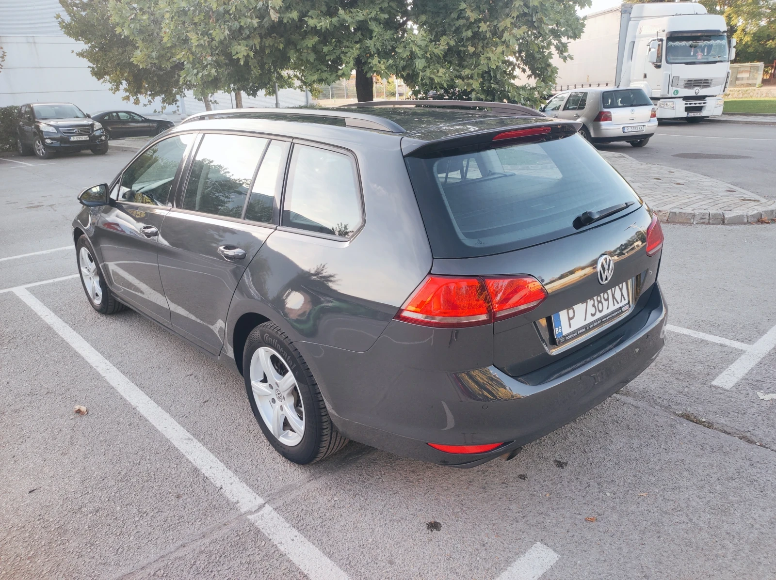 VW Golf 1.6 TDI, снимка 4 - Автомобили и джипове - 55965728