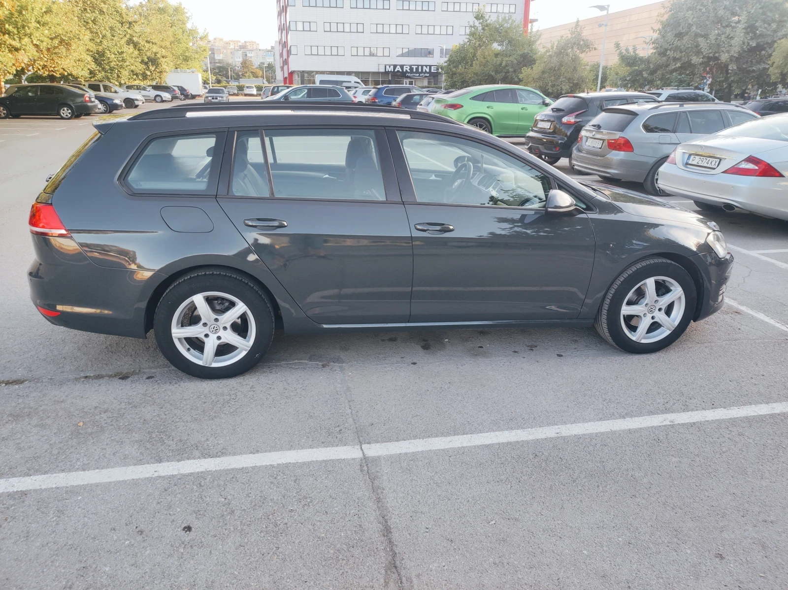 VW Golf 1.6 TDI, снимка 2 - Автомобили и джипове - 55965728