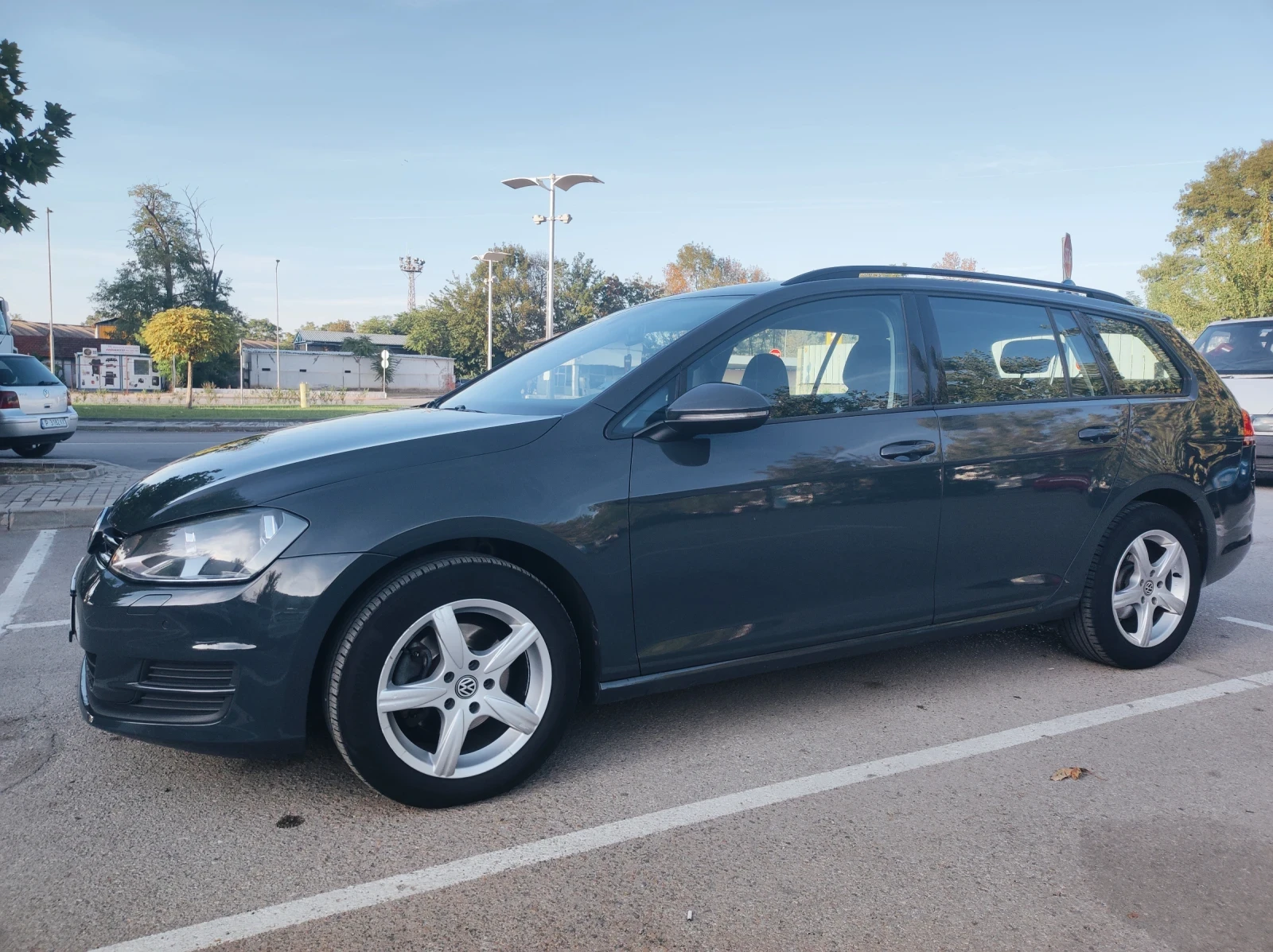 VW Golf 1.6 TDI, снимка 5 - Автомобили и джипове - 55965728