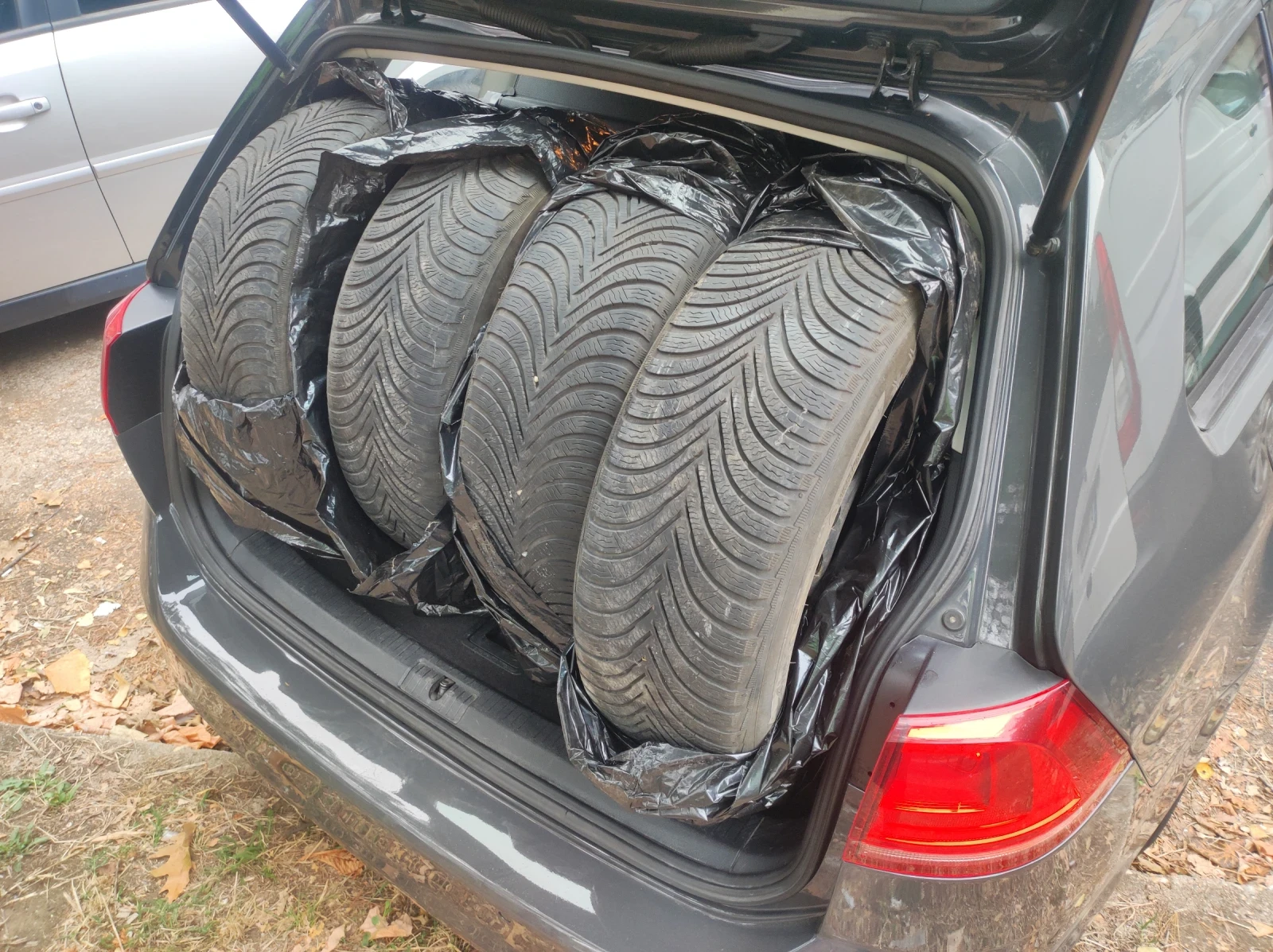 VW Golf 1.6 TDI, снимка 8 - Автомобили и джипове - 55965728