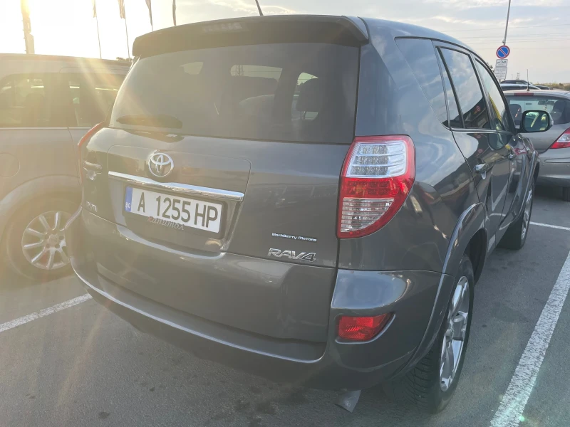 Toyota Rav4 2.2 D-CAT, снимка 12 - Автомобили и джипове - 51684631