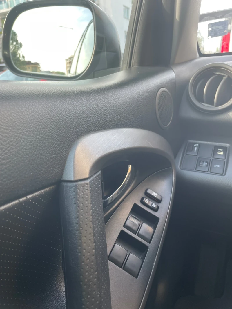 Toyota Rav4 2.2 D-CAT, снимка 11 - Автомобили и джипове - 51684631