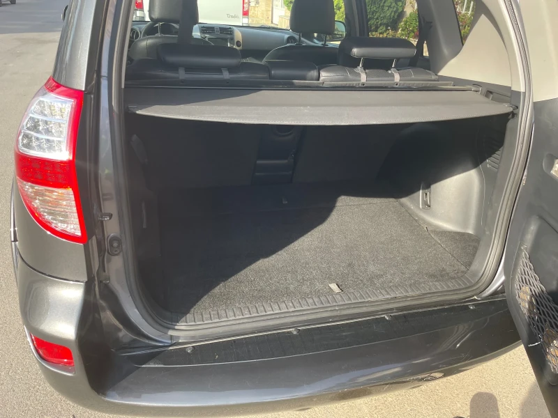Toyota Rav4 2.2 D-CAT, снимка 10 - Автомобили и джипове - 51684631