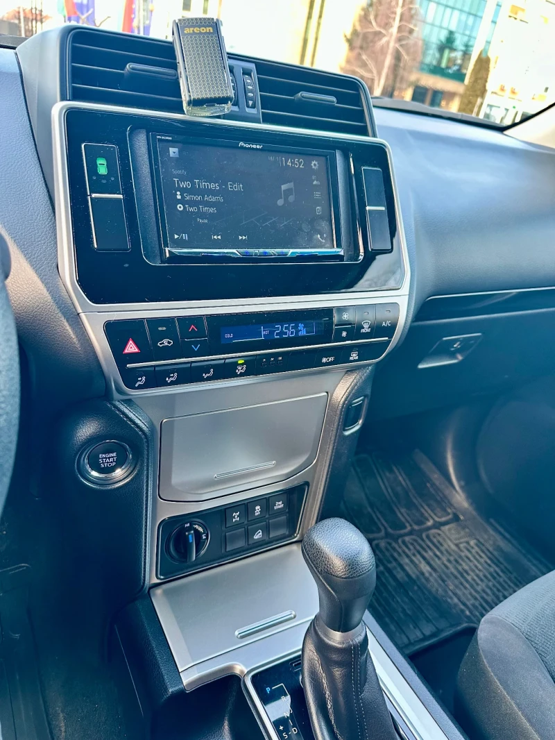 Toyota Land cruiser, снимка 8 - Автомобили и джипове - 53142365