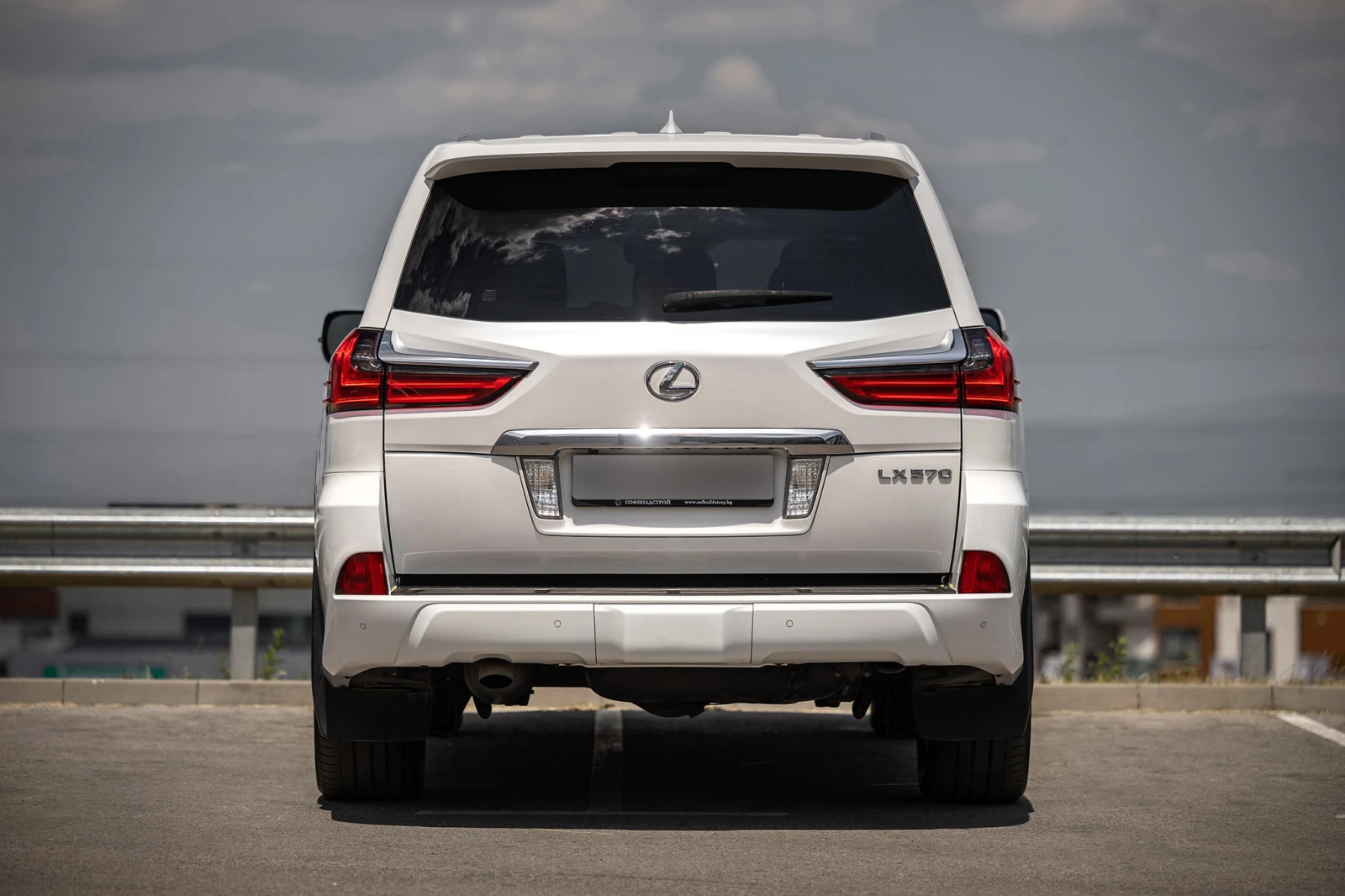 Lexus LX 570  - изображение 4