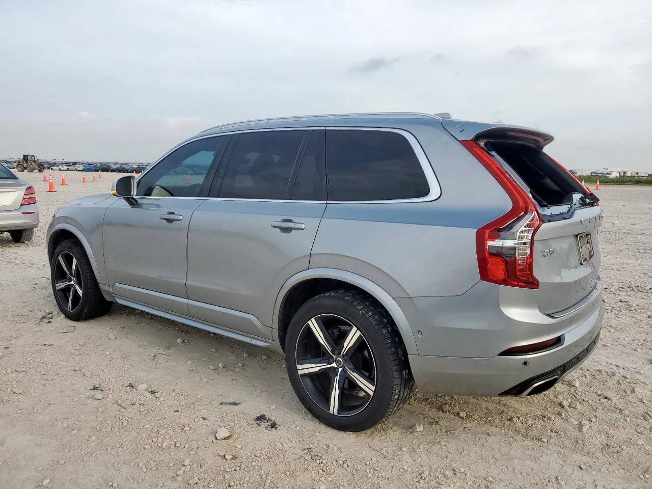 Volvo Xc90 R-Design - изображение 2