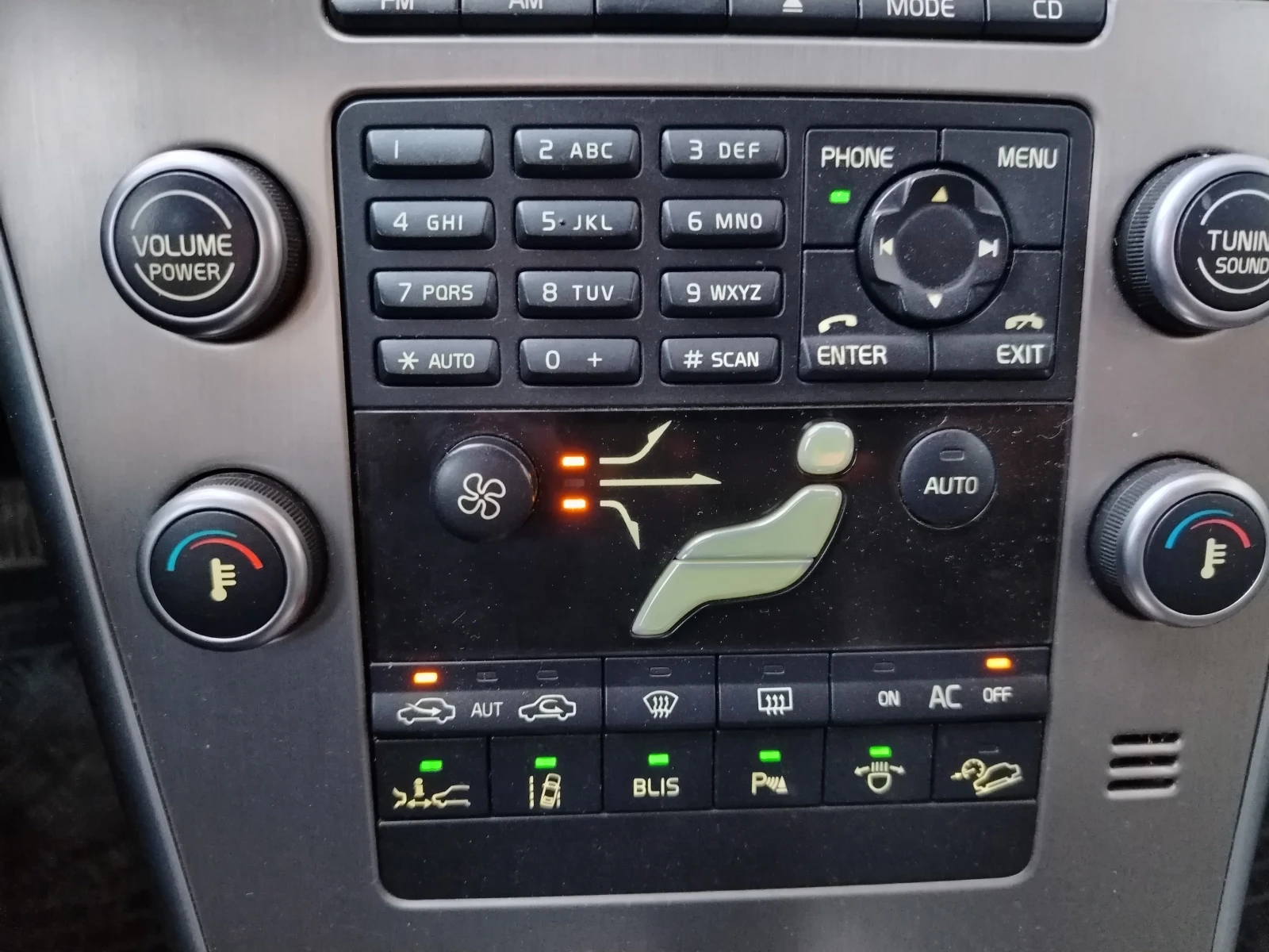 Volvo XC60, снимка 15 - Автомобили и джипове - 53872432