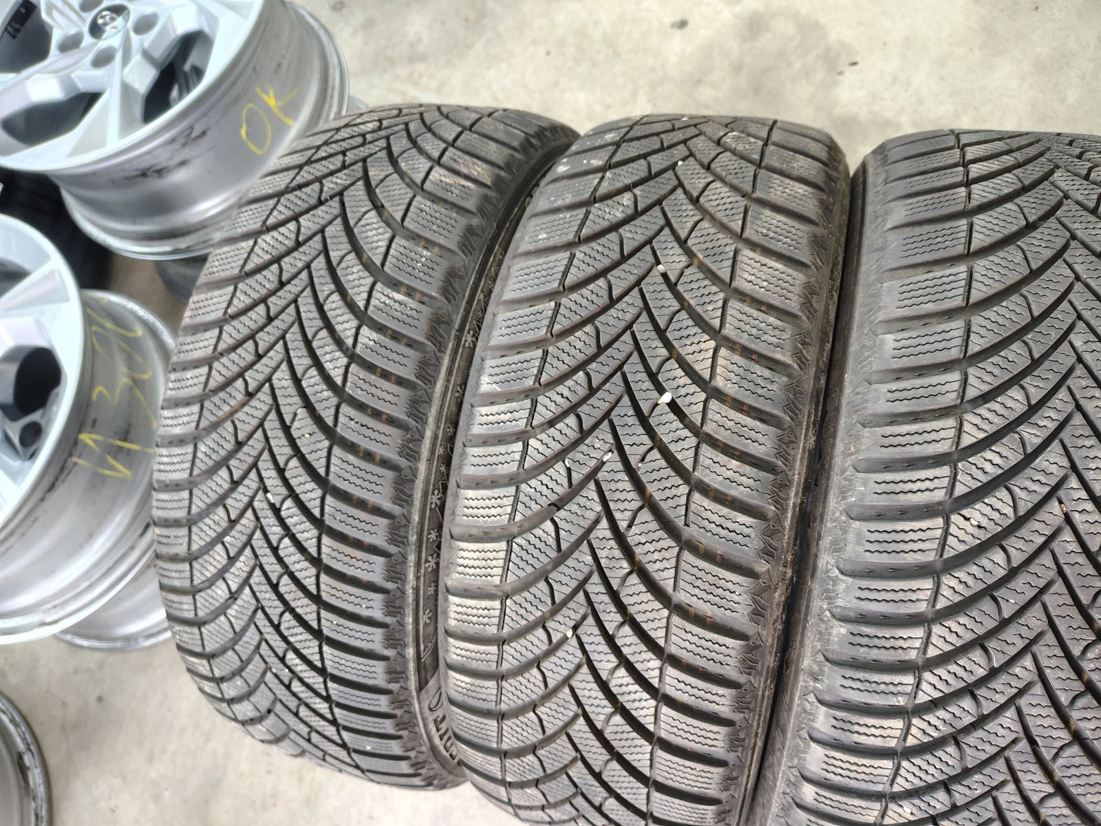 Гуми Зимни 205/50R17, снимка 3 - Гуми и джанти - 55840826