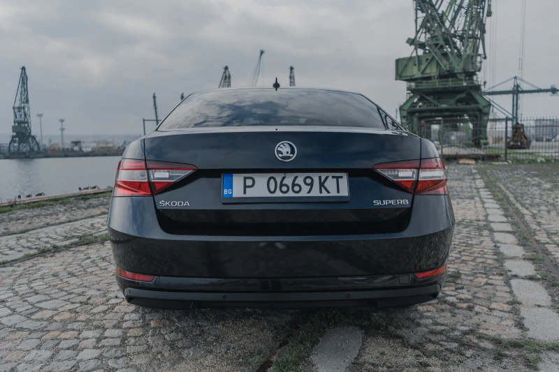 Skoda Superb 2.0 TDI DISTRONIC, снимка 4 - Автомобили и джипове - 52381916