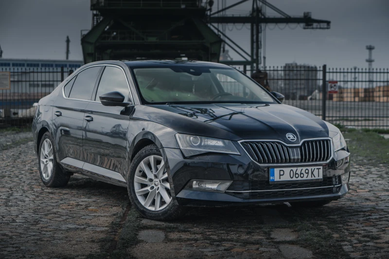 Skoda Superb 2.0 TDI DISTRONIC, снимка 2 - Автомобили и джипове - 52381916