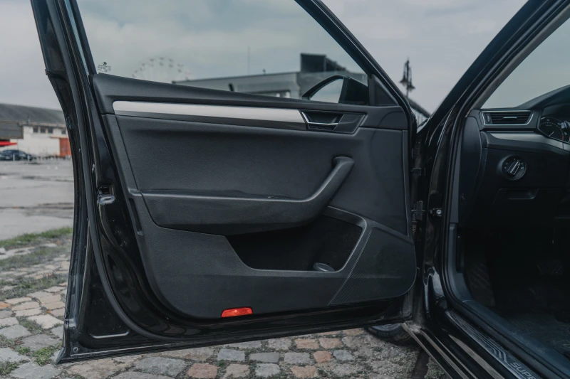 Skoda Superb 2.0 TDI DISTRONIC, снимка 7 - Автомобили и джипове - 52381916