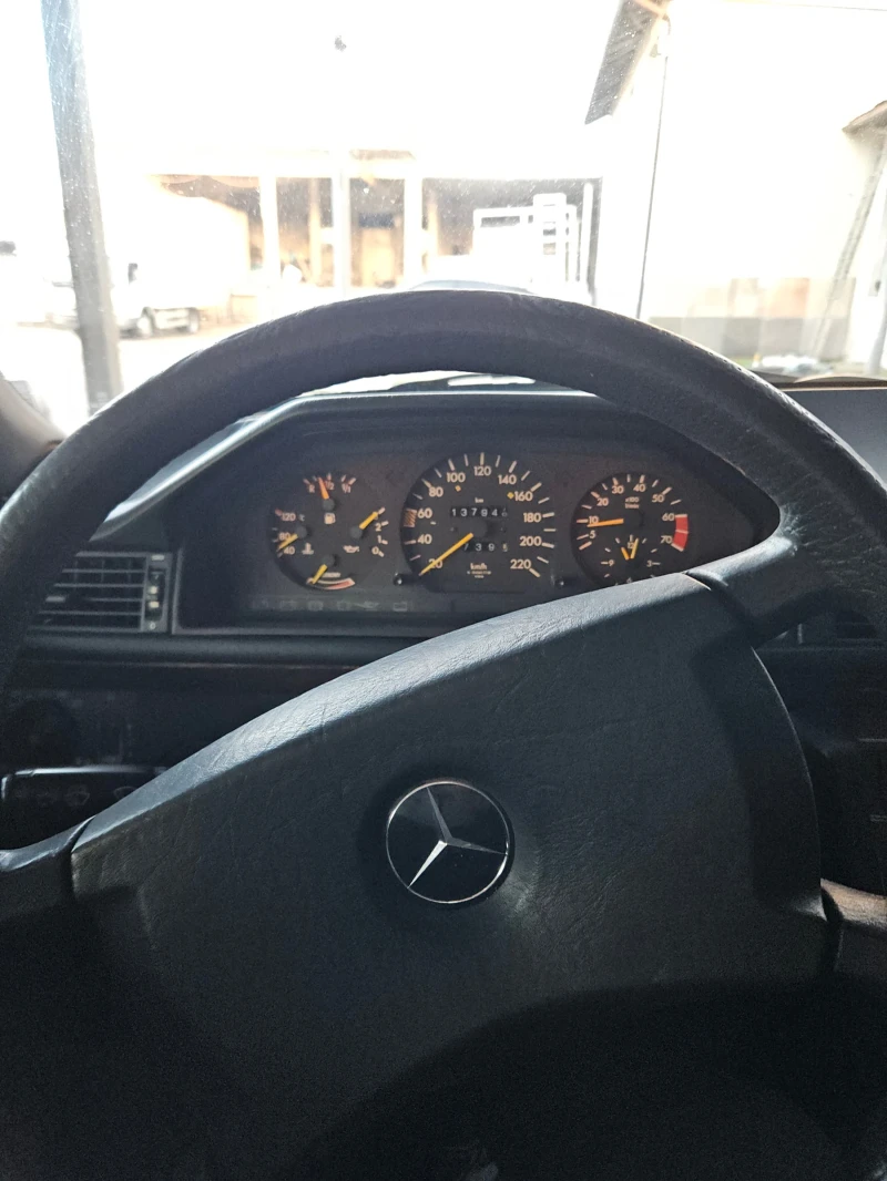 Mercedes-Benz 124 2.3, снимка 16 - Автомобили и джипове - 52878082
