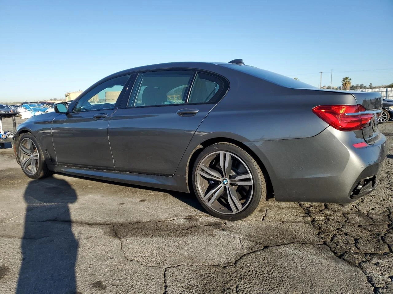 BMW 740 MPACK* HEADUP* МАСАЖ* HARMAN* 360* ОБДУХ* PANO - изображение 4