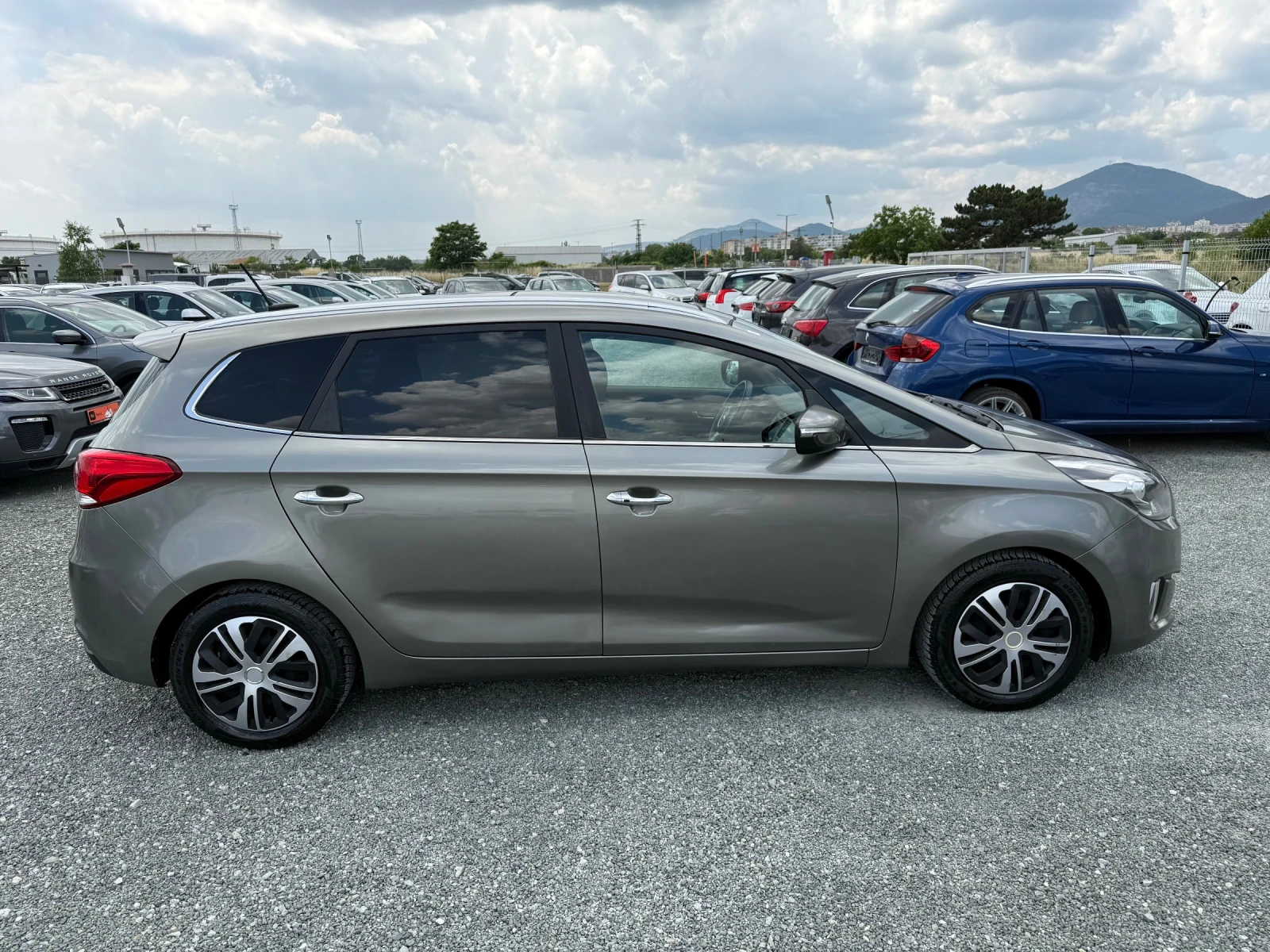 Kia Carens (KATO НОВА) - изображение 4