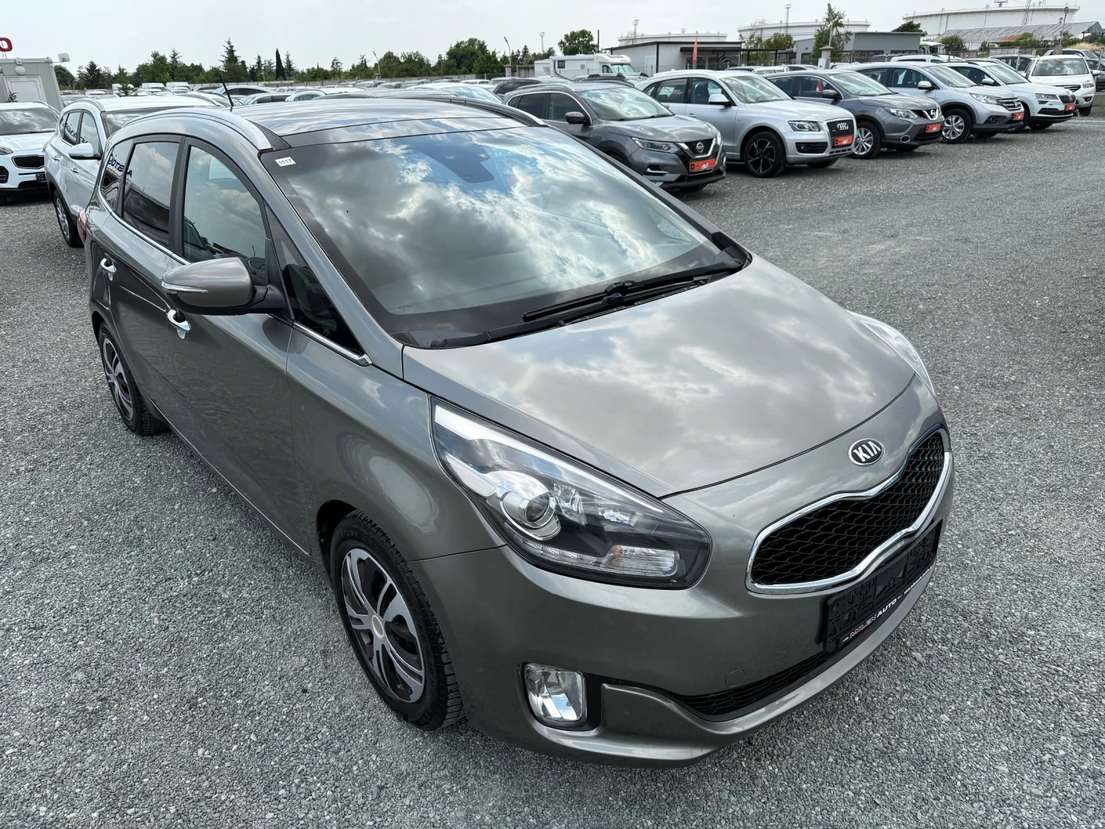 Kia Carens (KATO НОВА) - изображение 3