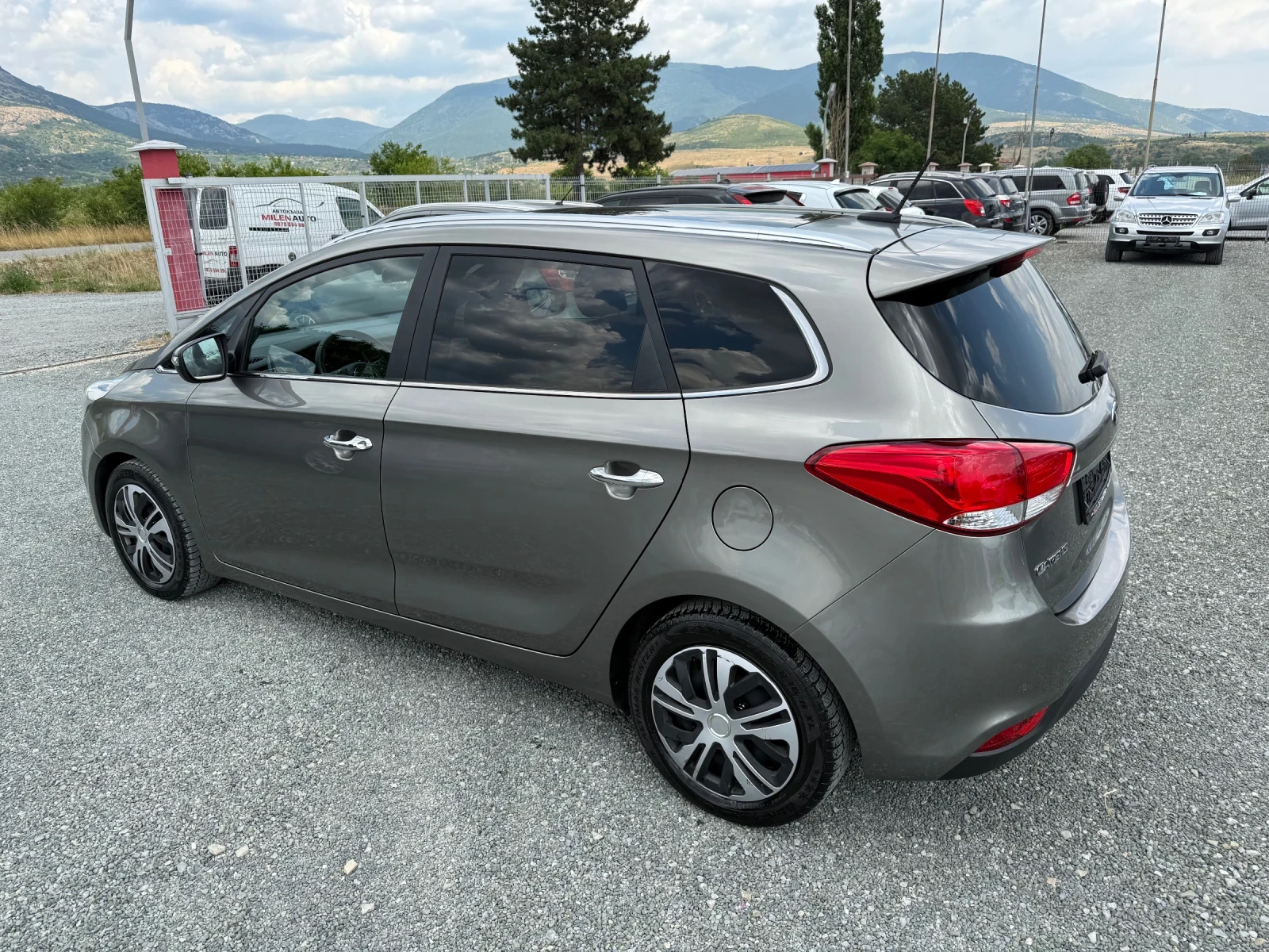 Kia Carens (KATO НОВА) - изображение 8