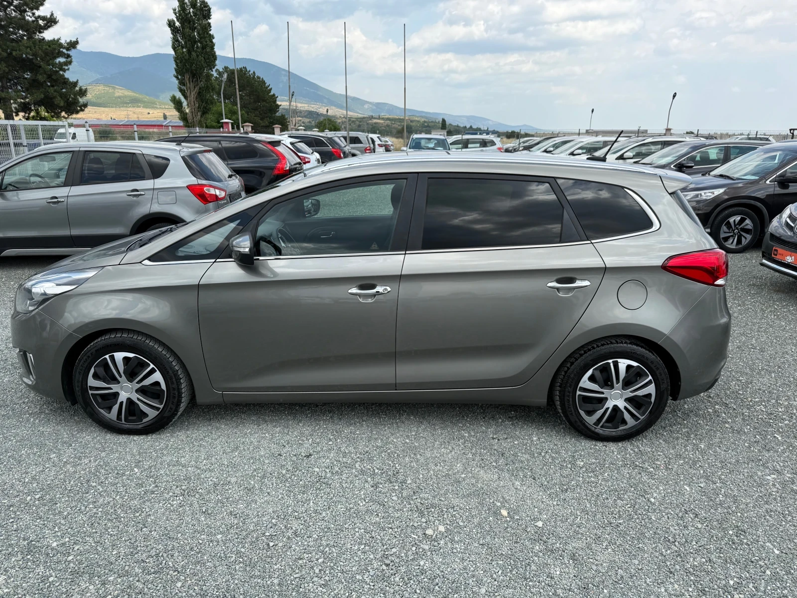 Kia Carens (KATO НОВА) - изображение 9