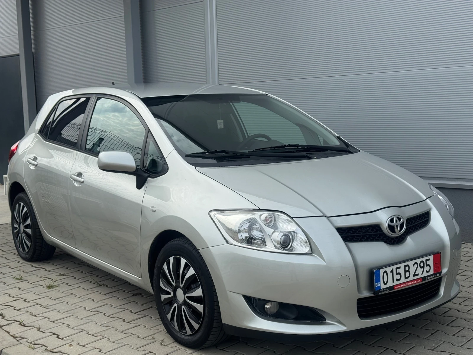 Toyota Auris 2.0 D-4D 6ск  - изображение 3
