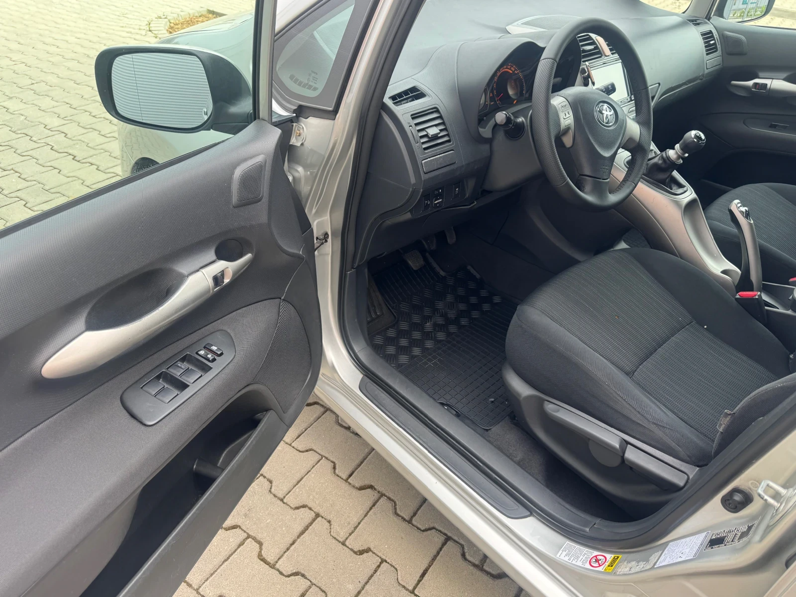 Toyota Auris 2.0 D-4D 6ск  - изображение 9