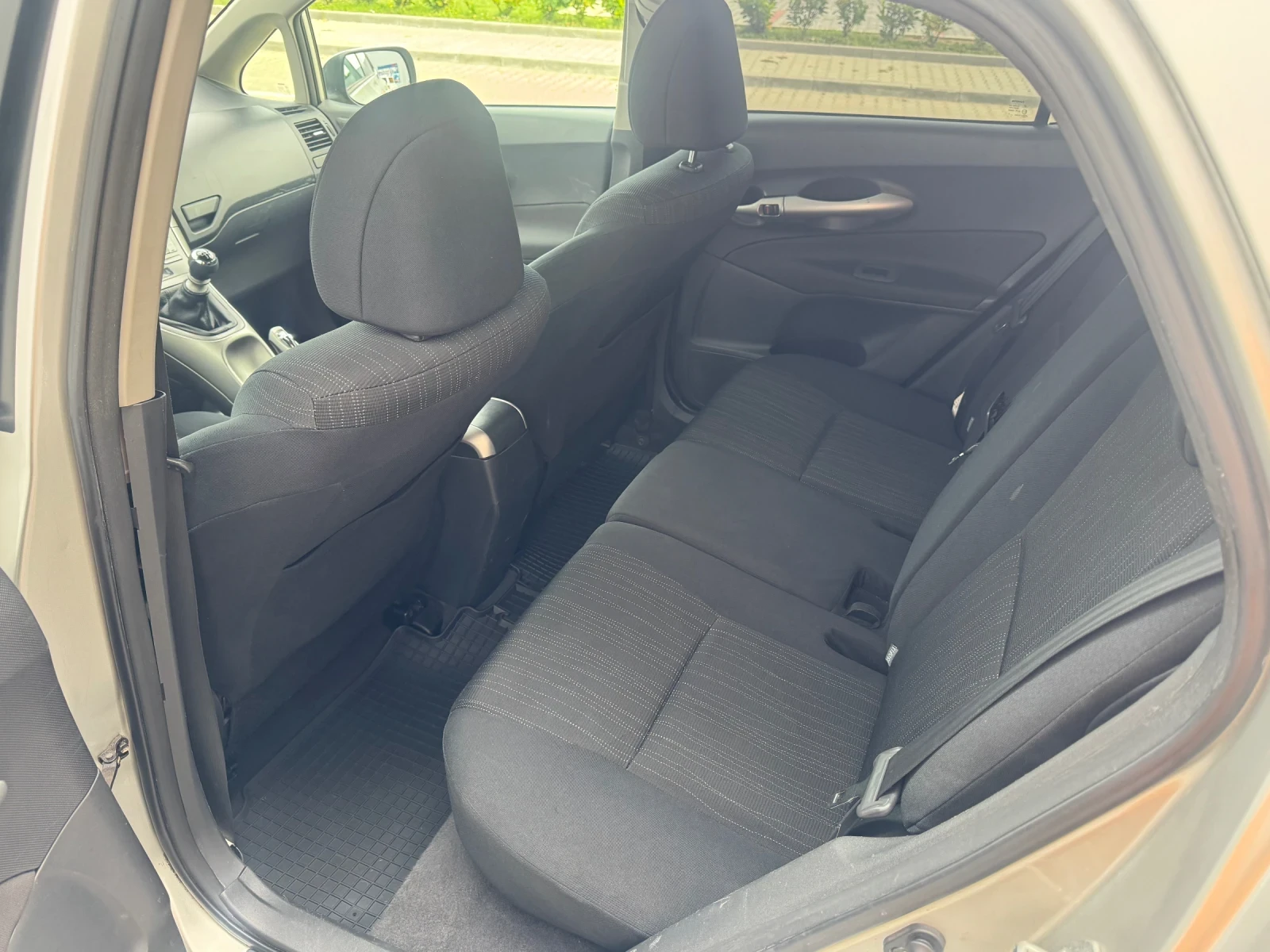 Toyota Auris 2.0 D-4D 6ск  - изображение 7