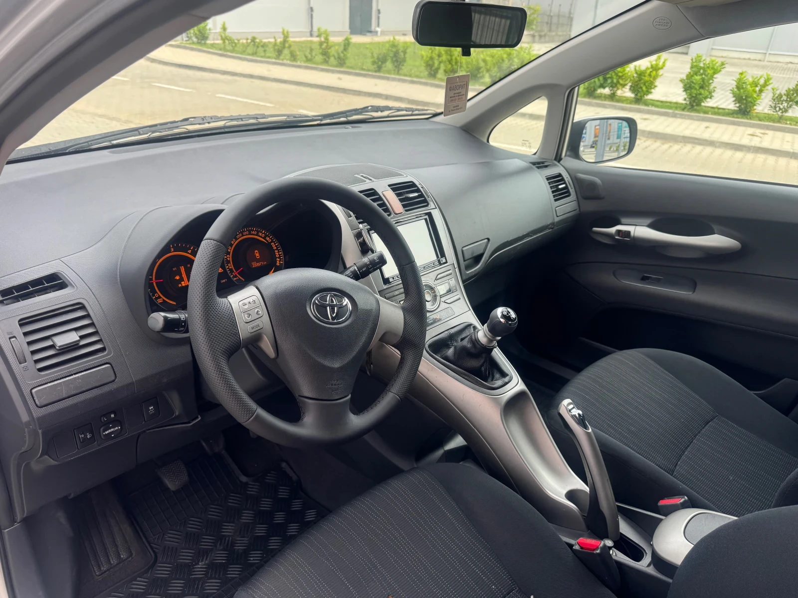 Toyota Auris 2.0 D-4D 6ск  - изображение 10