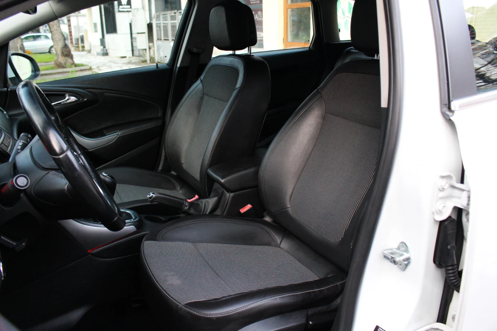 Opel Astra 1.4 GPL, снимка 10 - Автомобили и джипове - 53905001