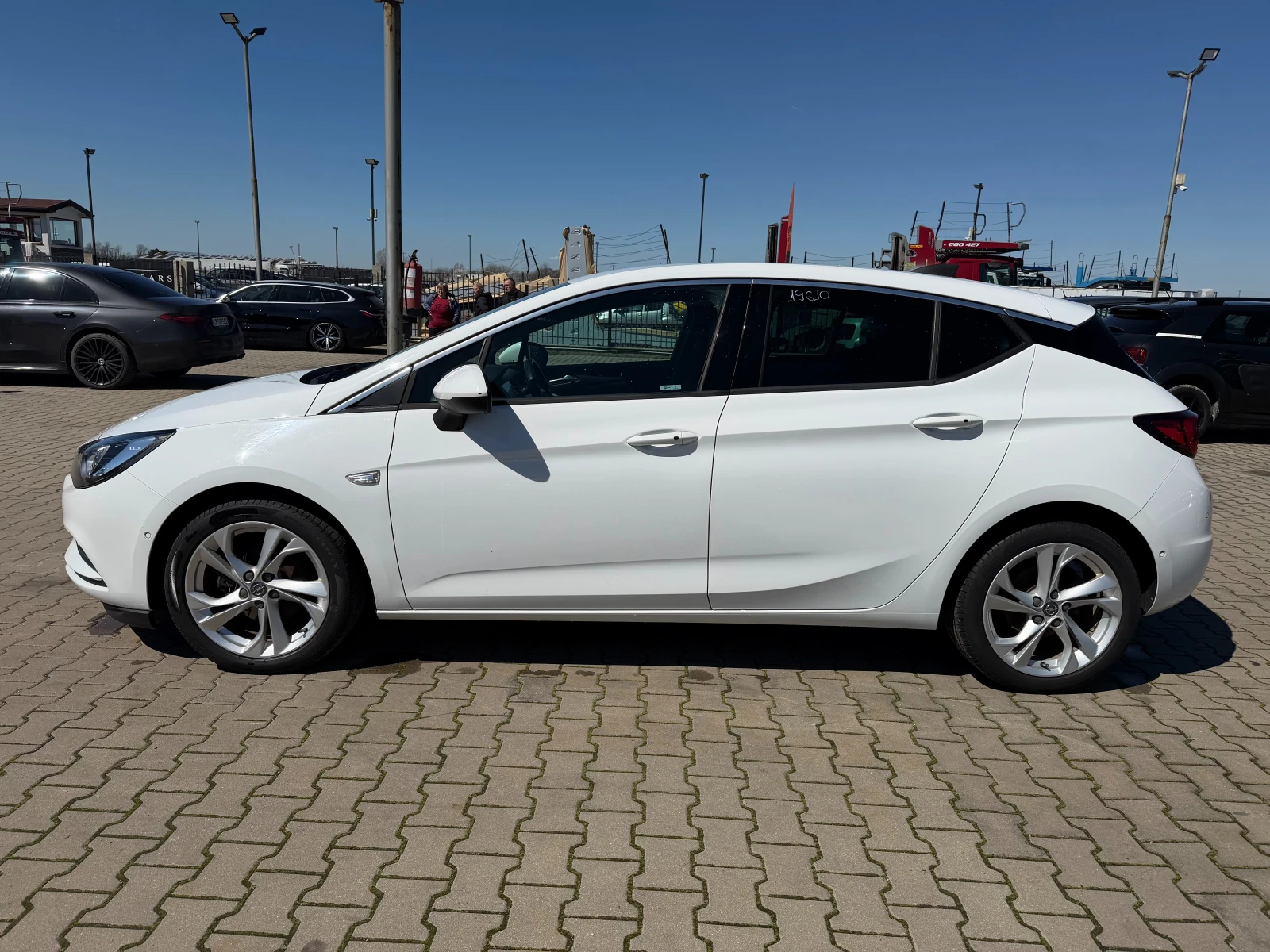 Opel Astra 1.6CDTI NAVI/KOJA/PODGREV/OBDUHVANE/KAMERA EURO 6, снимка 9 - Автомобили и джипове - 54111454