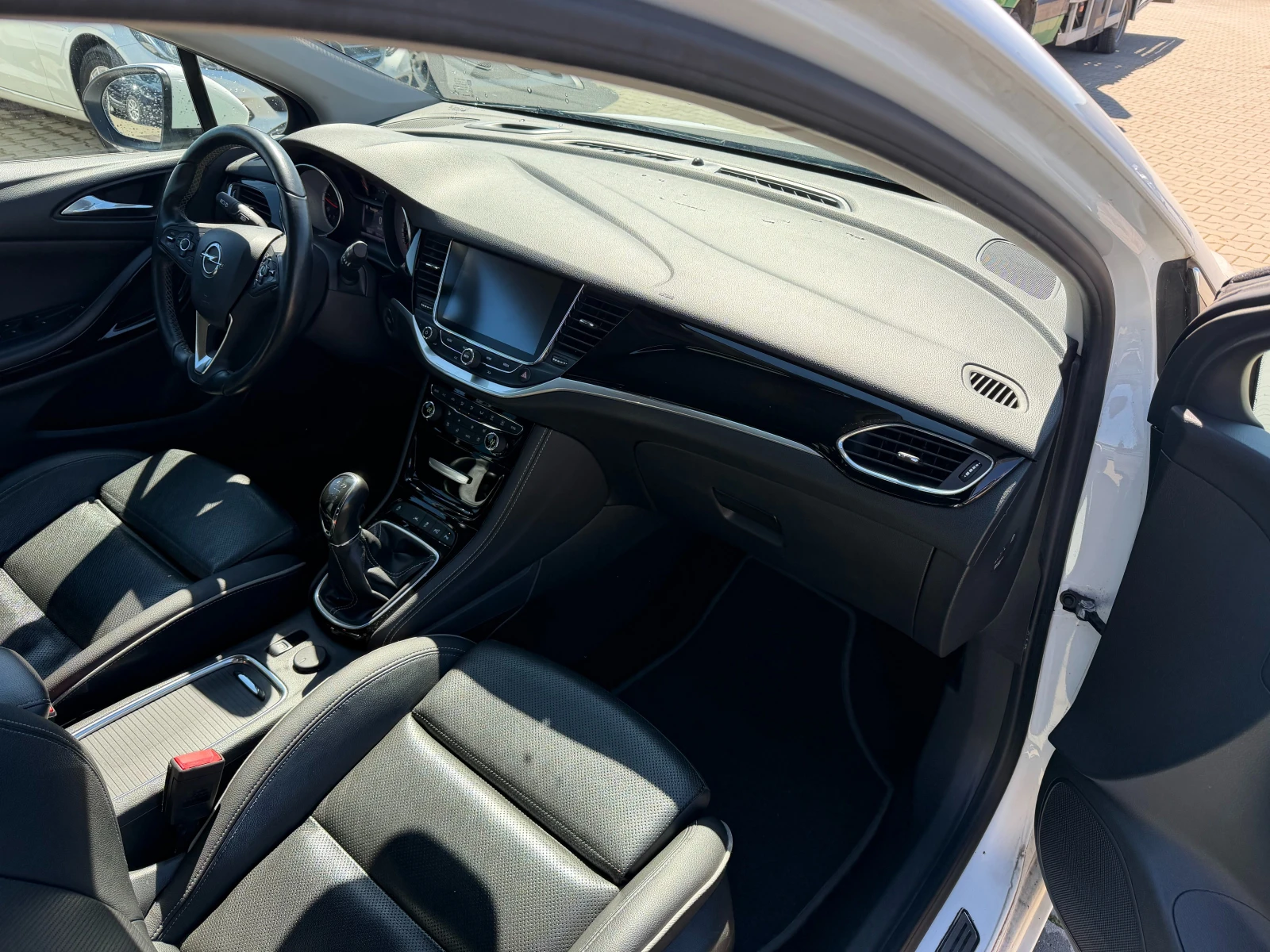 Opel Astra 1.6CDTI NAVI/KOJA/PODGREV/OBDUHVANE/KAMERA EURO 6, снимка 11 - Автомобили и джипове - 54111454