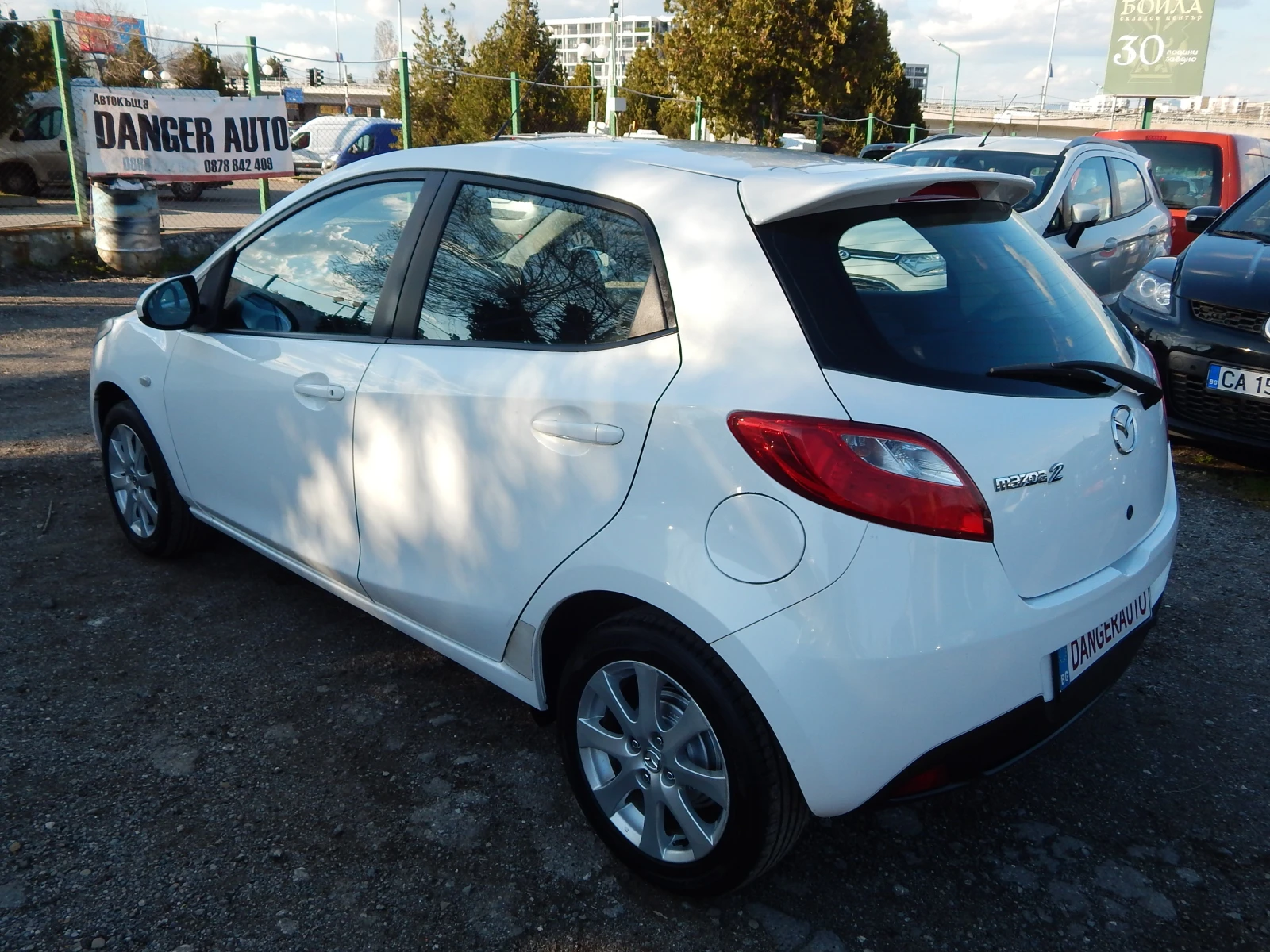 Mazda 2 1.3i* , снимка 6 - Автомобили и джипове - 54294343