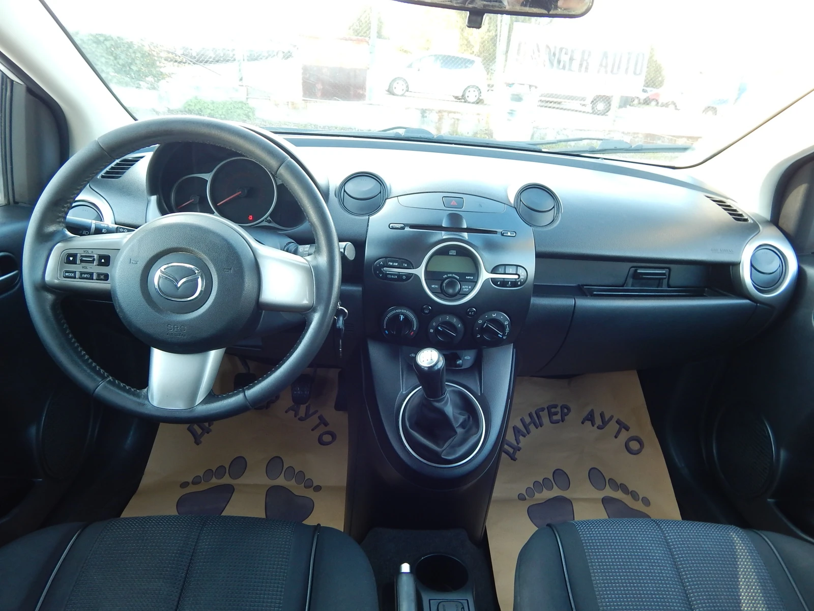 Mazda 2 1.3i* , снимка 14 - Автомобили и джипове - 54294343