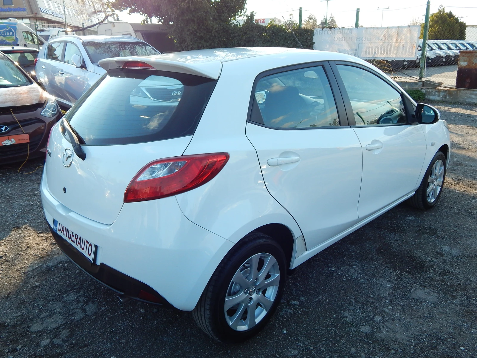 Mazda 2 1.3i* , снимка 4 - Автомобили и джипове - 54294343