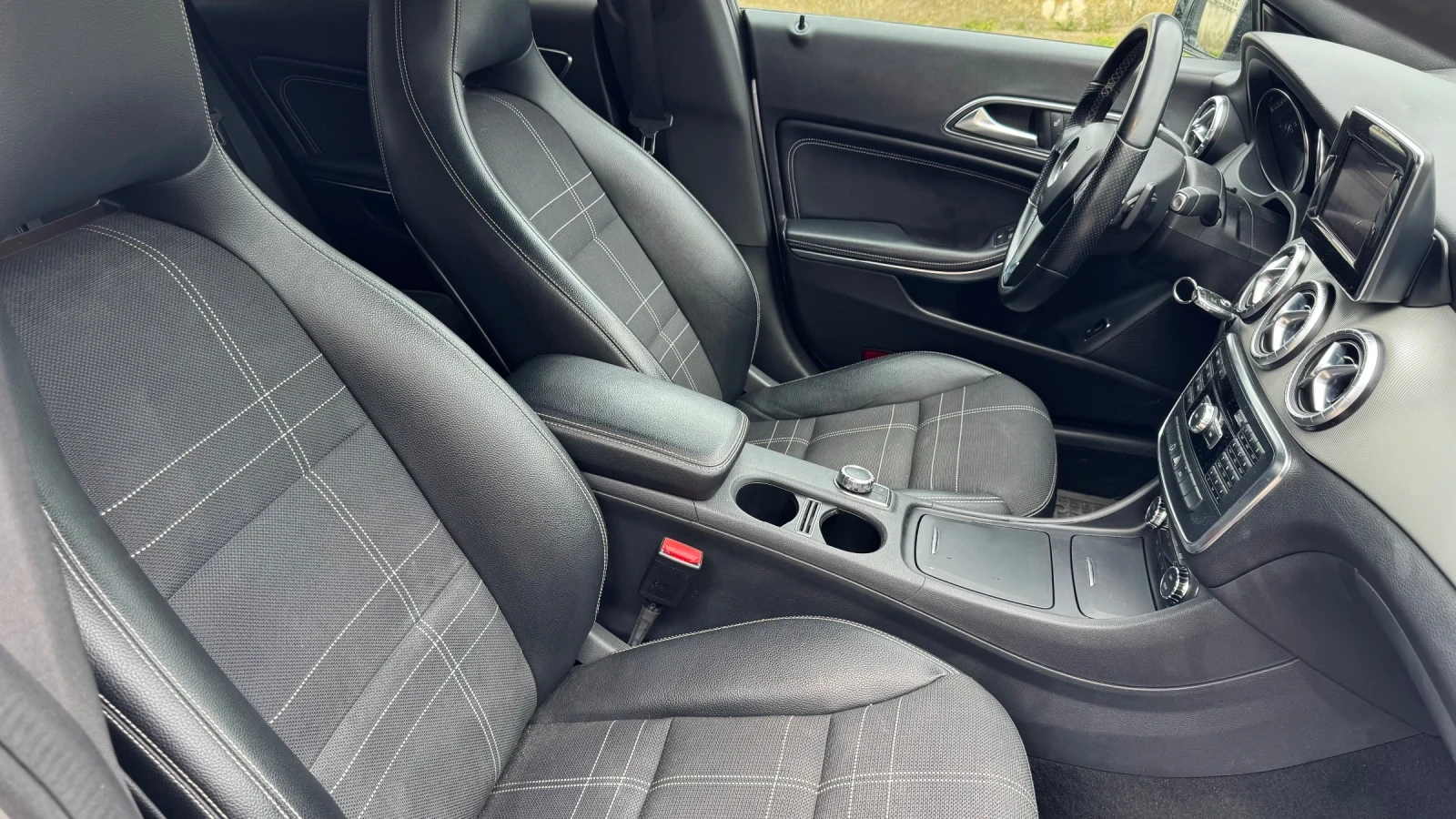 Mercedes-Benz CLA 220, снимка 14 - Автомобили и джипове - 54509120