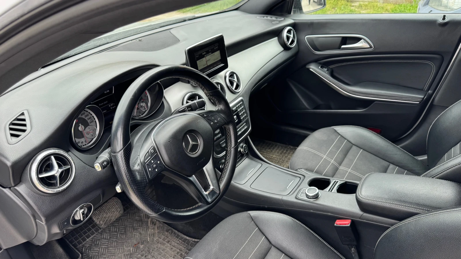 Mercedes-Benz CLA 220, снимка 11 - Автомобили и джипове - 54509120