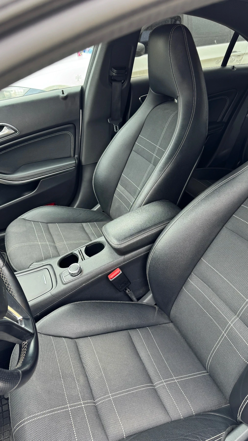 Mercedes-Benz CLA 220, снимка 15 - Автомобили и джипове - 54509120