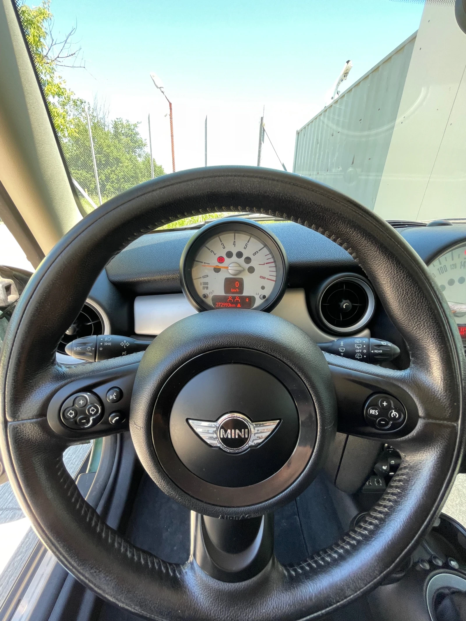 Mini Cooper 1.6i-75к.с., снимка 13 - Автомобили и джипове - 54943852