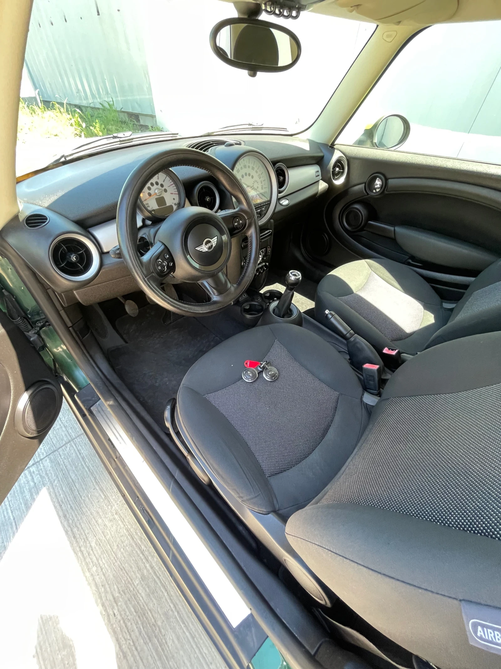 Mini Cooper 1.6i-75к.с., снимка 10 - Автомобили и джипове - 54943852