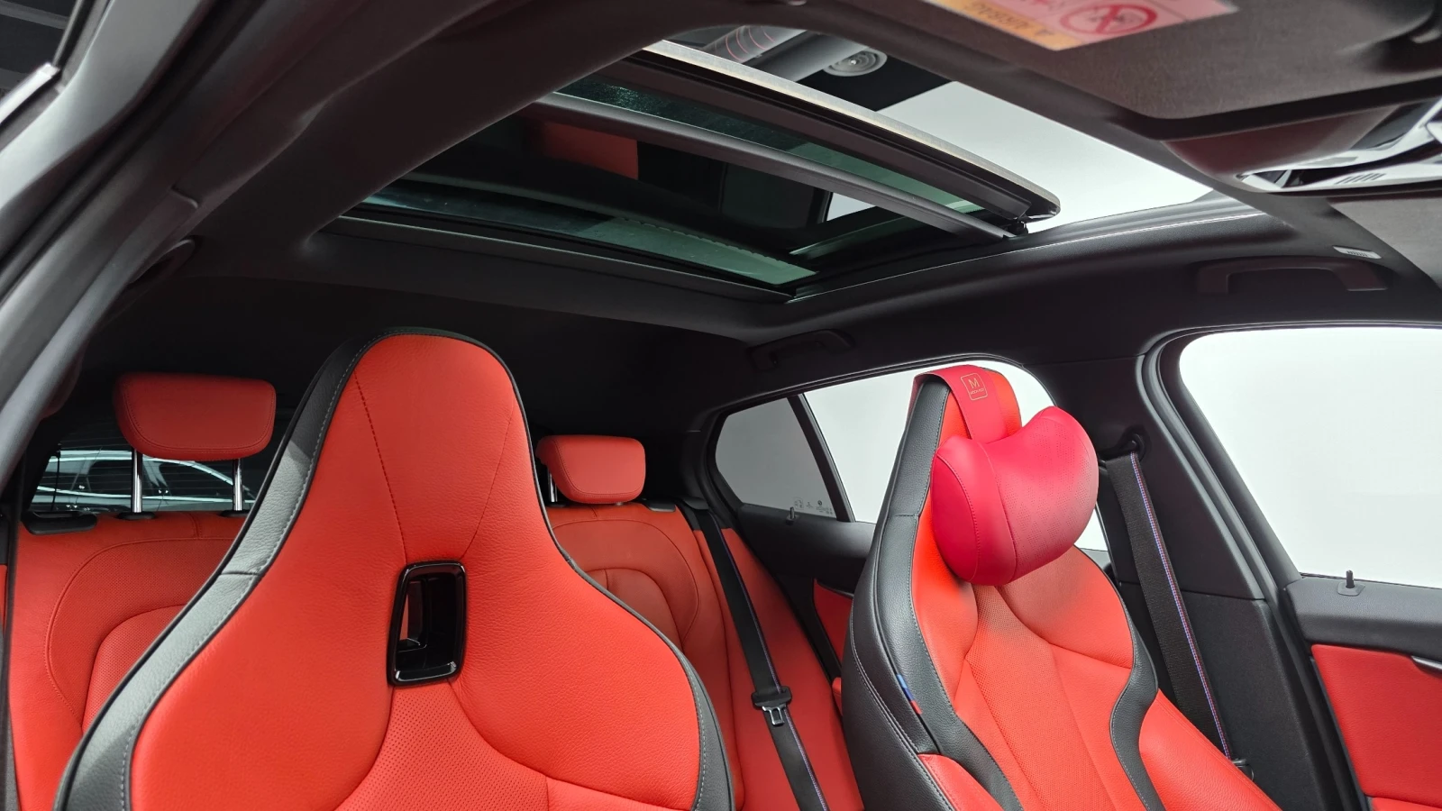 BMW 135 xDrive | Панорама | Червен салон | Камера| Keyless, снимка 10 - Автомобили и джипове - 55333417