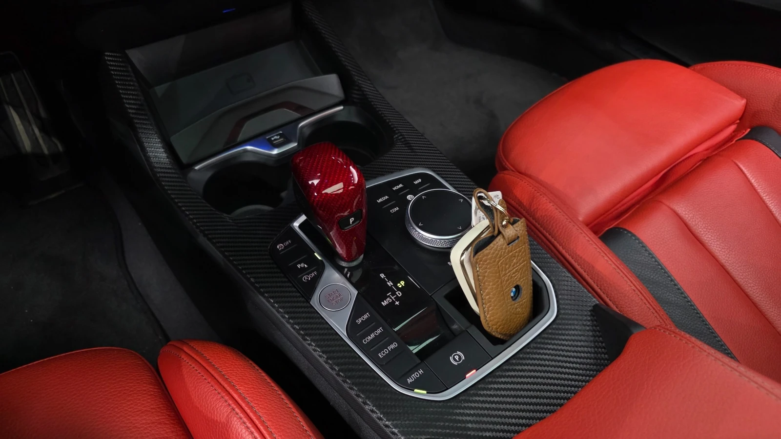 BMW 135 xDrive | Панорама | Червен салон | Камера| Keyless, снимка 7 - Автомобили и джипове - 55333417