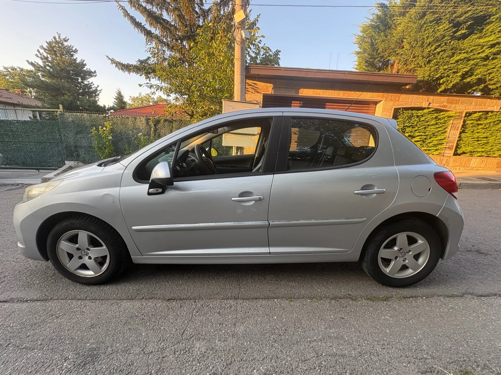 Peugeot 207 1.4HDI, снимка 8 - Автомобили и джипове - 55709345