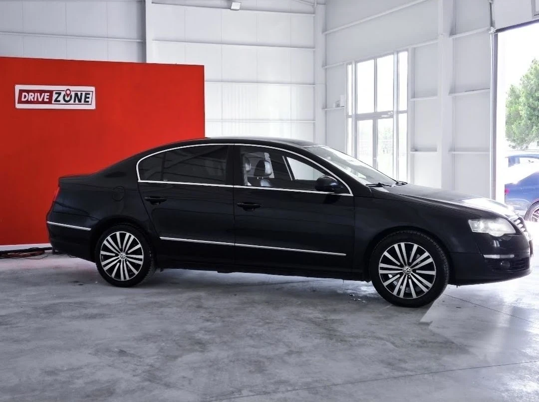 VW Passat 2.0 TDI Highline, снимка 2 - Автомобили и джипове - 56172216