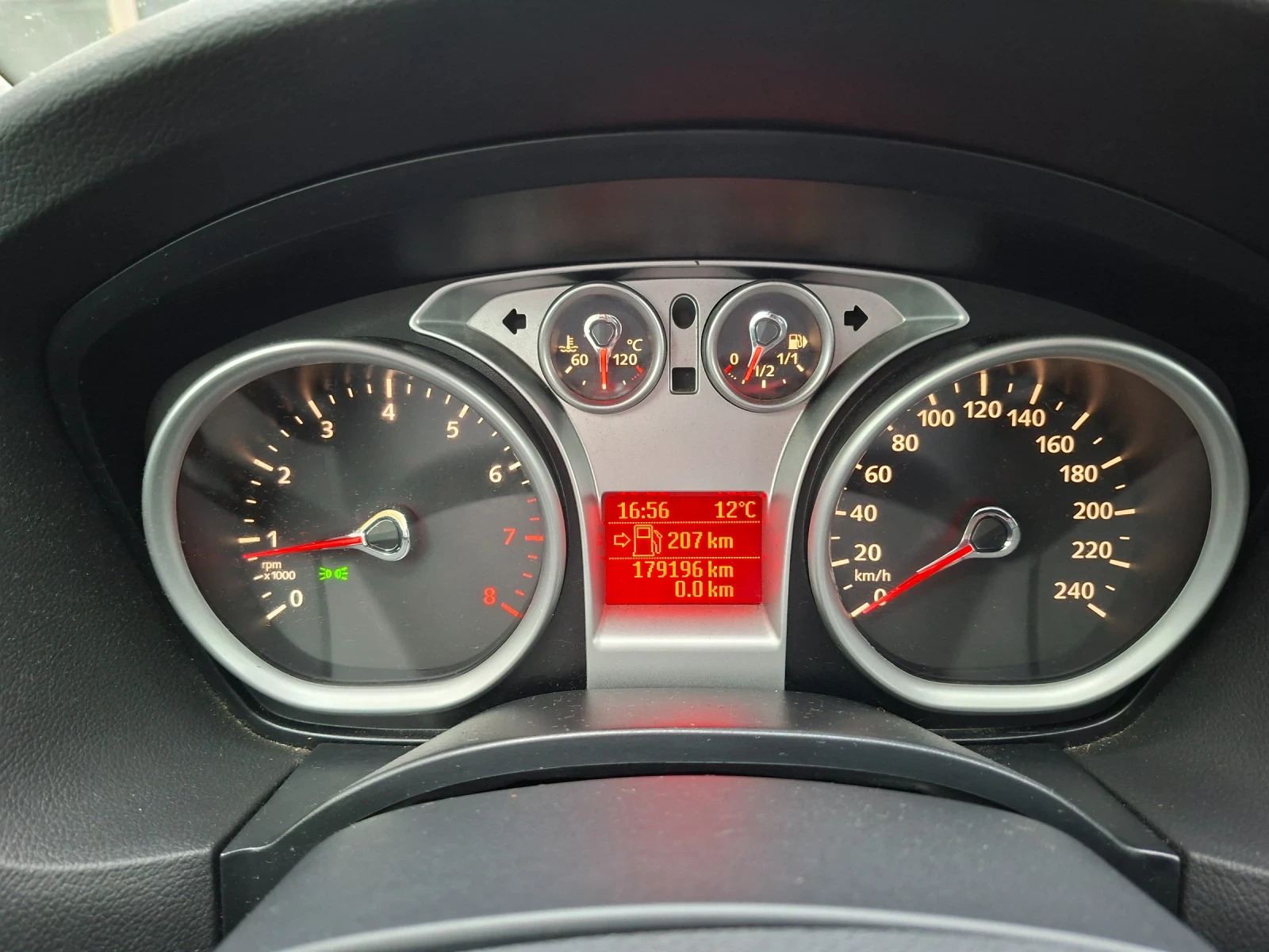 Ford Focus КАТО НОВ , снимка 9 - Автомобили и джипове - 56508746