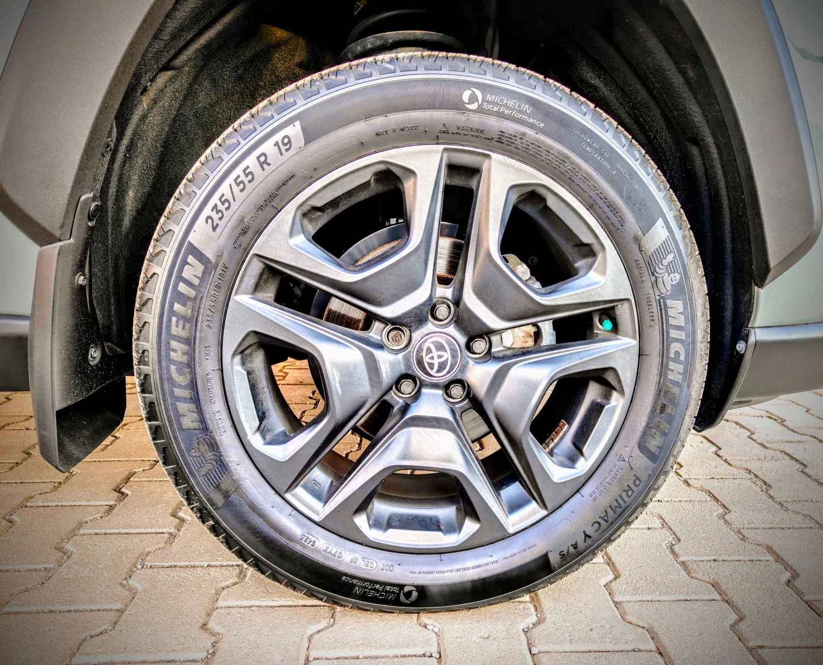 Toyota Rav4 2.5 Adventure - изображение 8