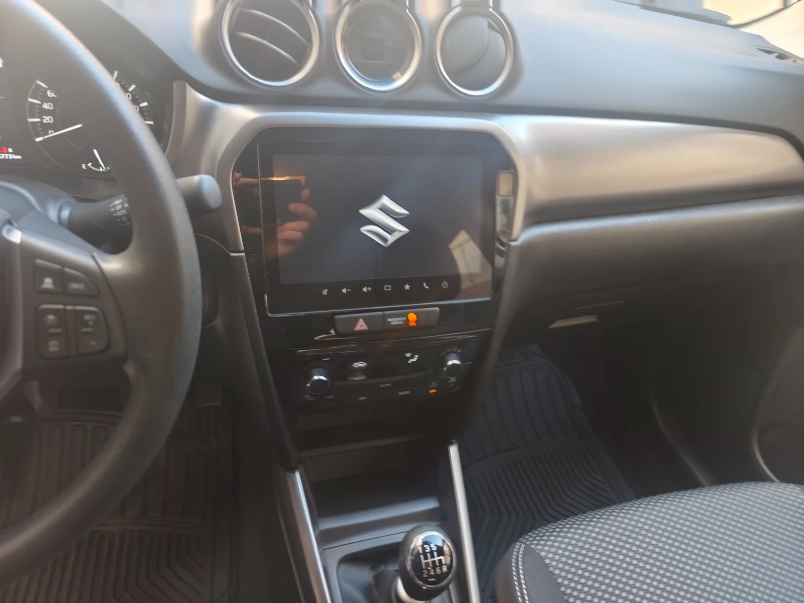 Suzuki Vitara HYBRID, снимка 9 - Автомобили и джипове - 54401875