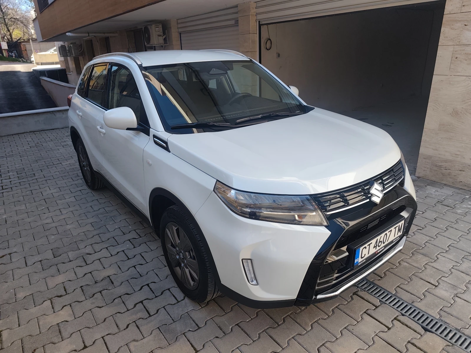 Suzuki Vitara HYBRID, снимка 2 - Автомобили и джипове - 54401875