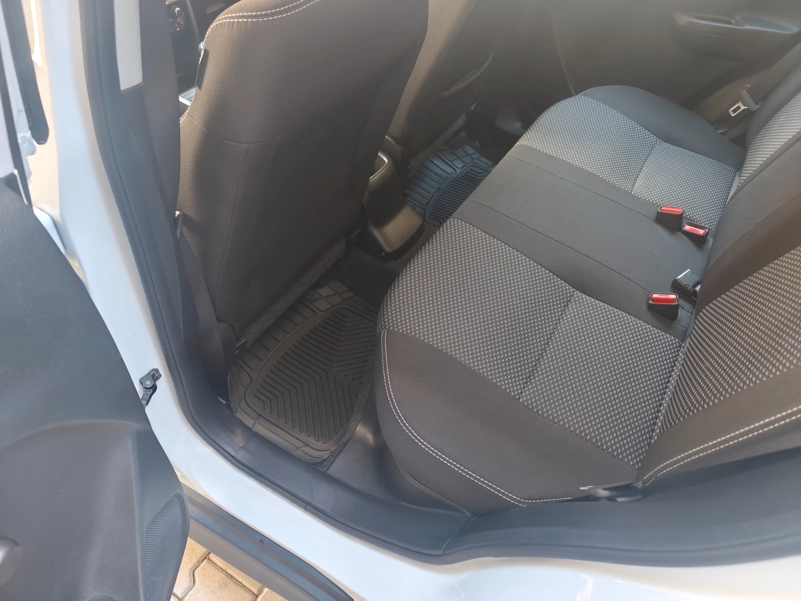 Suzuki Vitara HYBRID, снимка 11 - Автомобили и джипове - 54401875