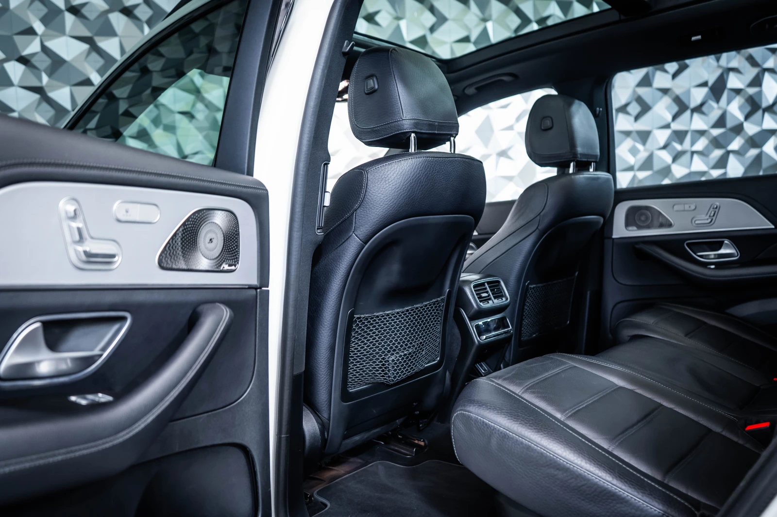 Mercedes-Benz GLS 400 d 4M AMG* Burm* Pano* NightP, снимка 14 - Автомобили и джипове - 54410748