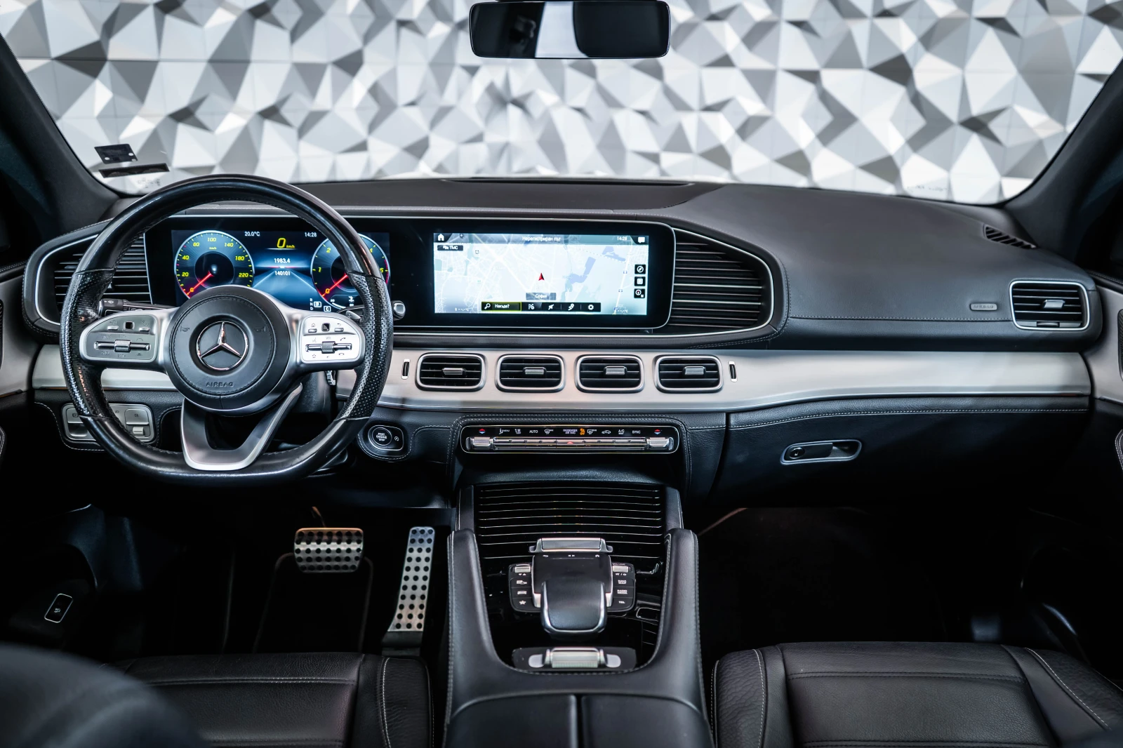 Mercedes-Benz GLS 400 d 4M AMG* Burm* Pano* NightP, снимка 13 - Автомобили и джипове - 54410748