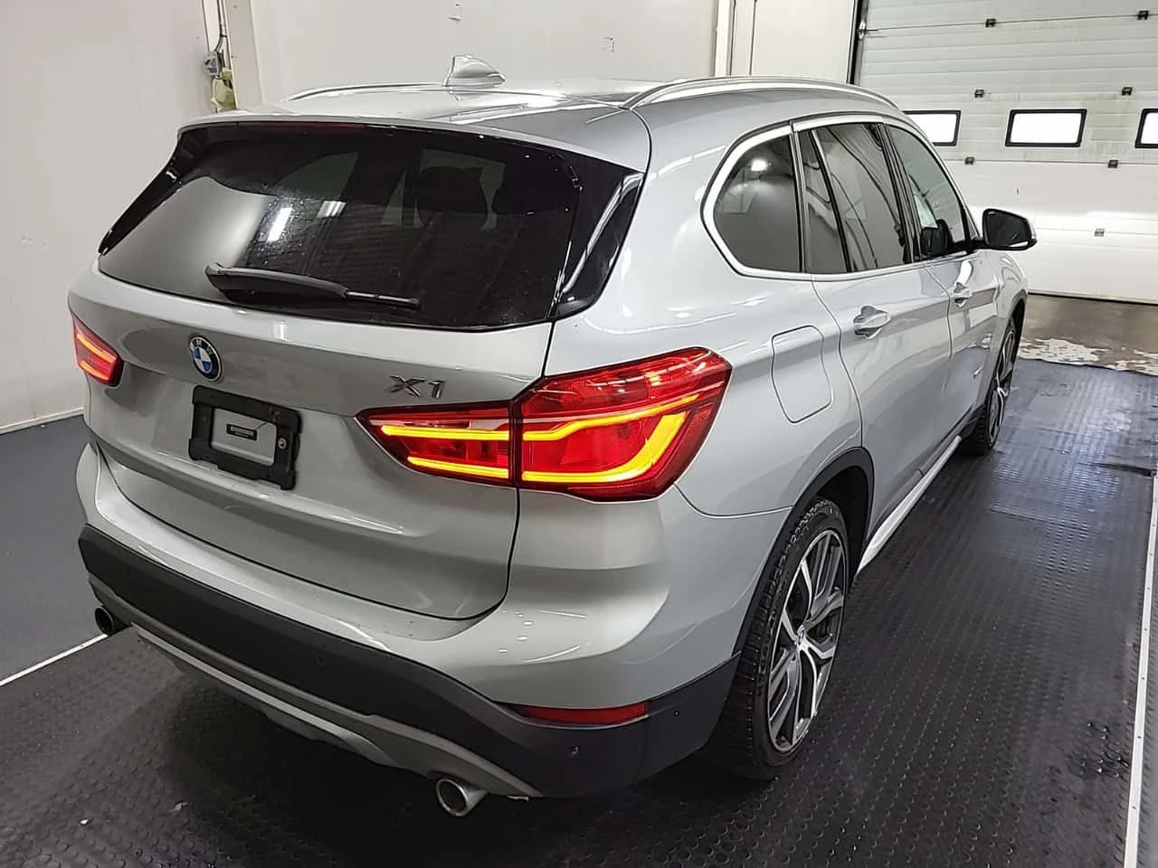 BMW X1 * XDRIVE28I * CARFAX * ОПЦИЯ ЗА АВТОКРЕДИТ * , снимка 3 - Автомобили и джипове - 55547800