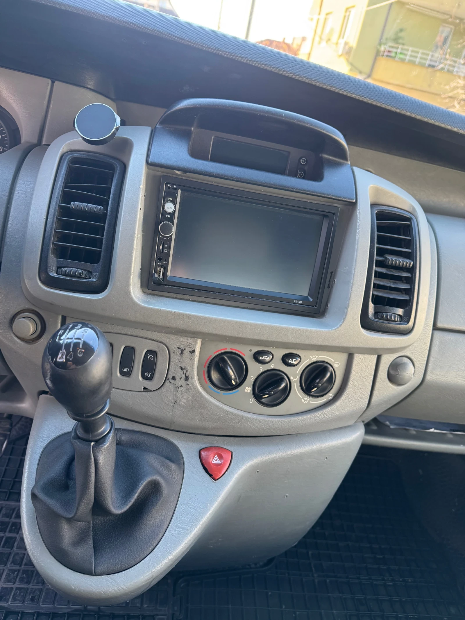 Opel Vivaro Товарен - изображение 6